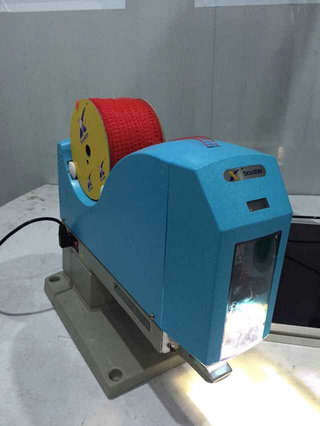 自動梯形膠針機 plastic staple machine